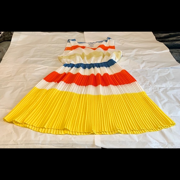 Bold bright dress! - Picture 1 of 3